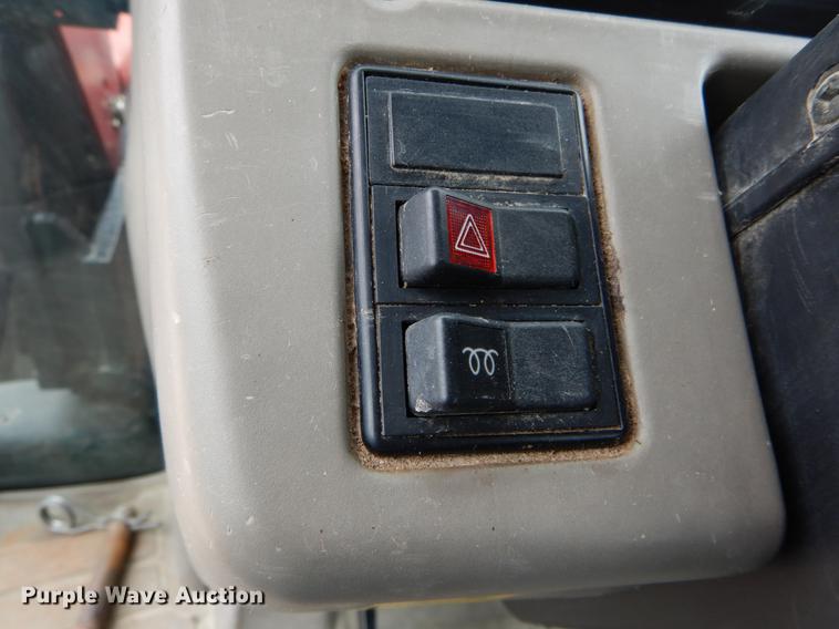 image for item DE8279 2003 Case IH JX90U MFWD tractor