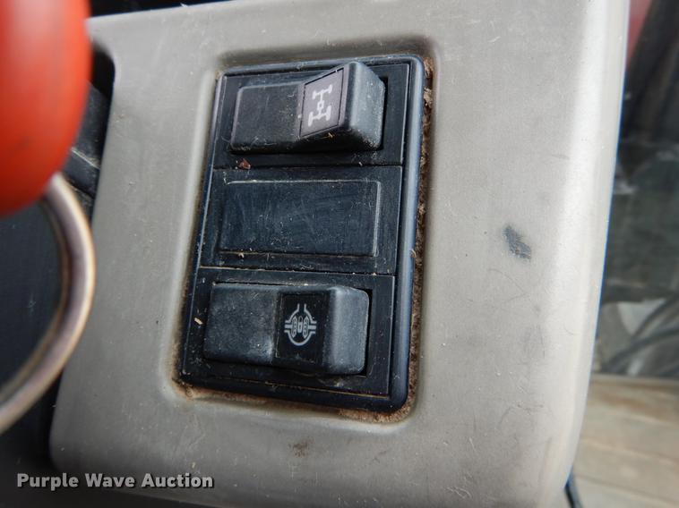 image for item DE8279 2003 Case IH JX90U MFWD tractor