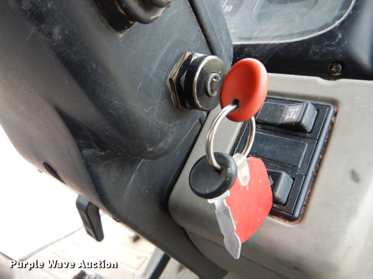 image for item DE8279 2003 Case IH JX90U MFWD tractor