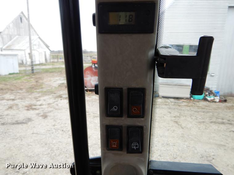 image for item DE8279 2003 Case IH JX90U MFWD tractor