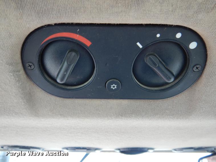 image for item DE8279 2003 Case IH JX90U MFWD tractor