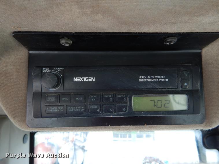 image for item DE8279 2003 Case IH JX90U MFWD tractor