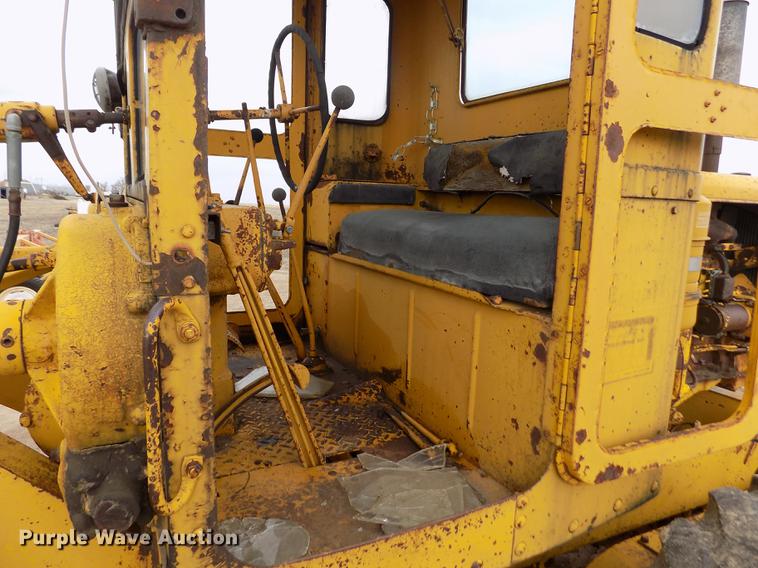 image for item DF2993 Caterpillar 12 rigid frame motor grader