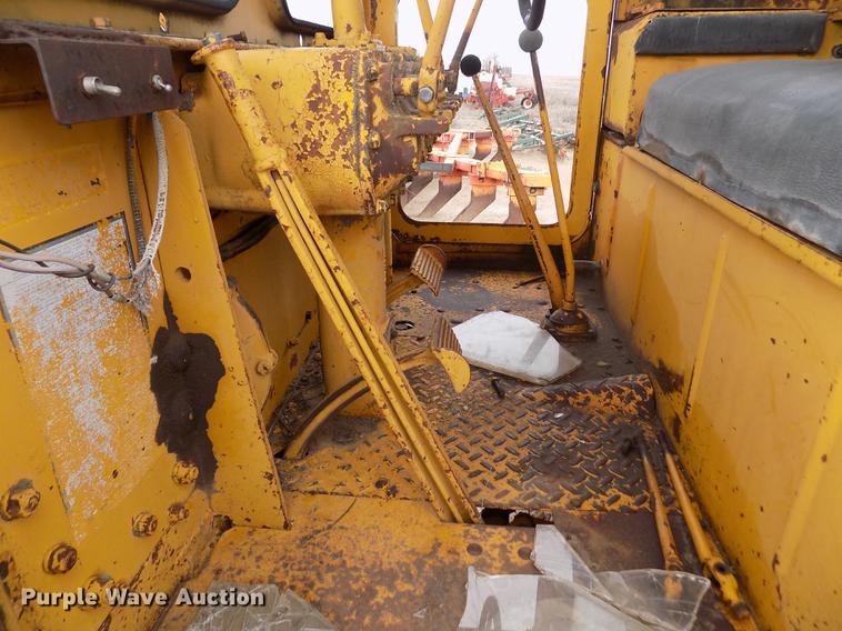 image for item DF2993 Caterpillar 12 rigid frame motor grader