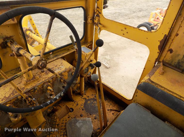 image for item DF2993 Caterpillar 12 rigid frame motor grader