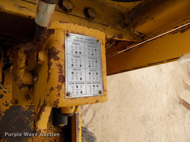 image for item DF2993 Caterpillar 12 rigid frame motor grader