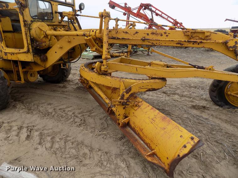 image for item DF2993 Caterpillar 12 rigid frame motor grader