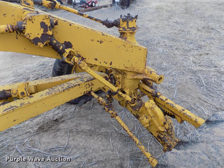 image for item DF2993 Caterpillar 12 rigid frame motor grader