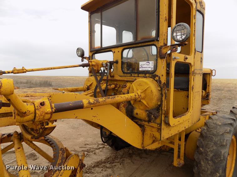 image for item DF2993 Caterpillar 12 rigid frame motor grader