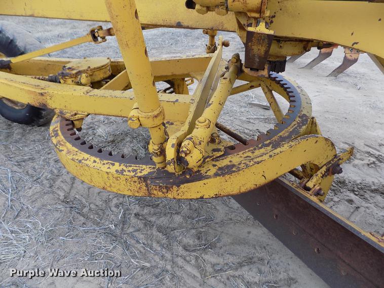 image for item DF2993 Caterpillar 12 rigid frame motor grader