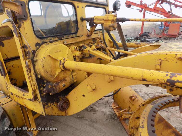 image for item DF2993 Caterpillar 12 rigid frame motor grader