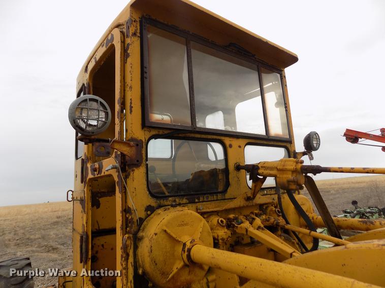 image for item DF2993 Caterpillar 12 rigid frame motor grader