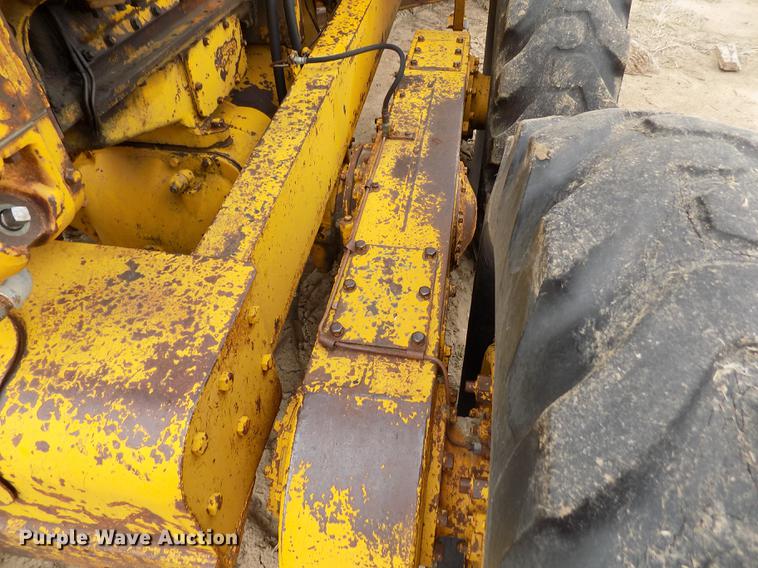 image for item DF2993 Caterpillar 12 rigid frame motor grader