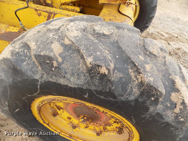 image for item DF2993 Caterpillar 12 rigid frame motor grader