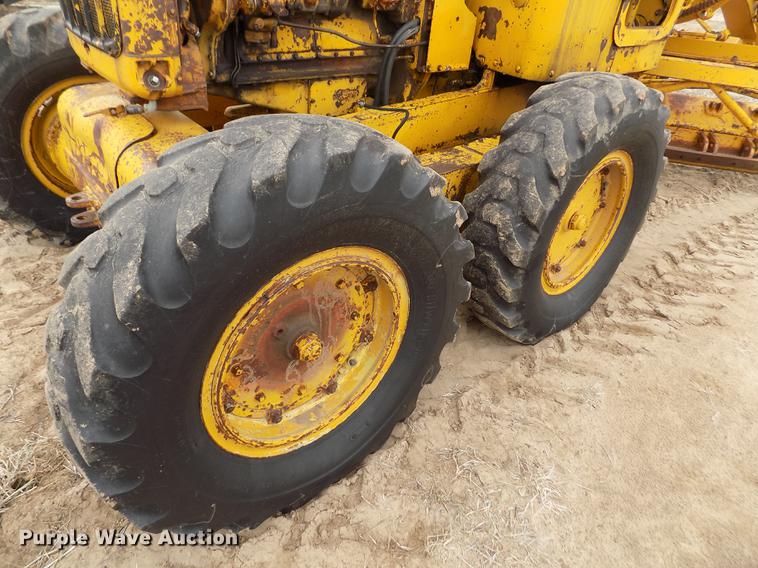 image for item DF2993 Caterpillar 12 rigid frame motor grader