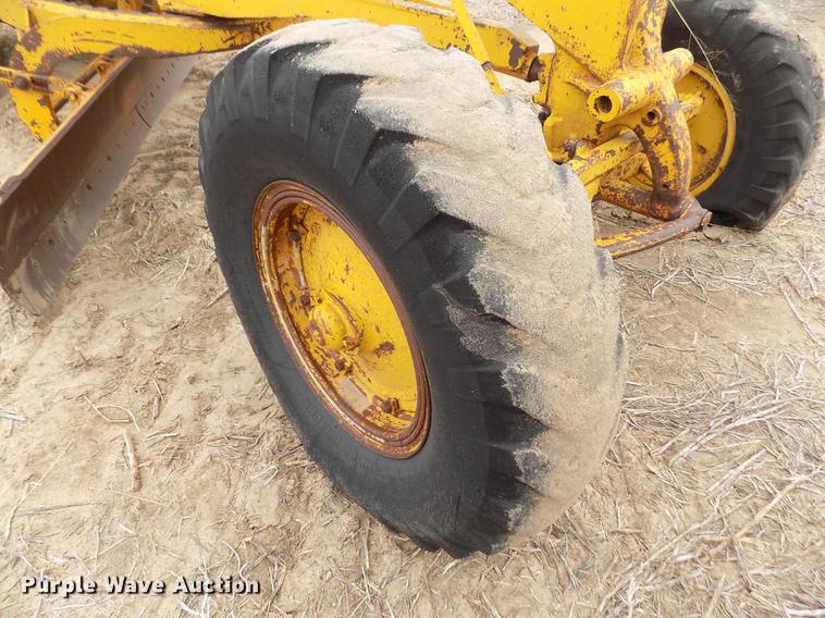 image for item DF2993 Caterpillar 12 rigid frame motor grader