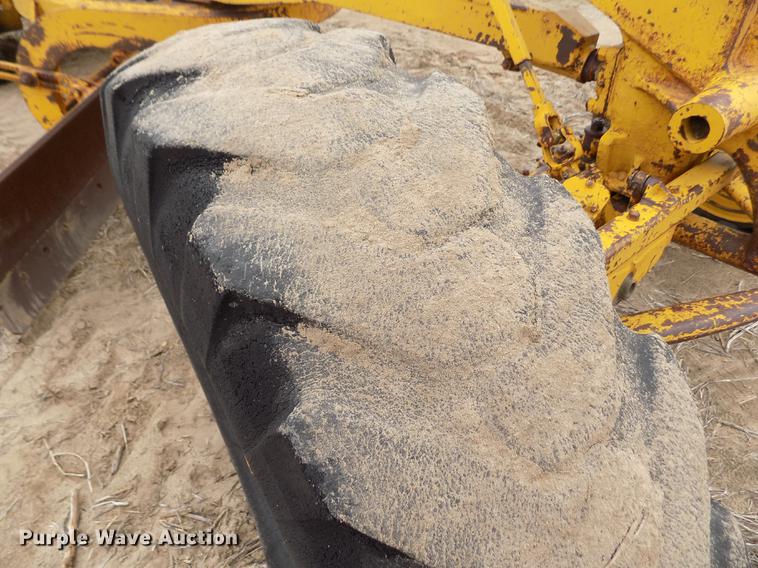 image for item DF2993 Caterpillar 12 rigid frame motor grader