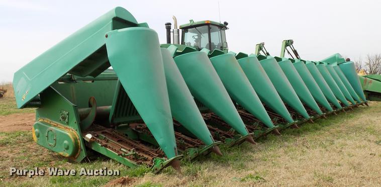 image for item DF4413 1994 John Deere 1293 corn head