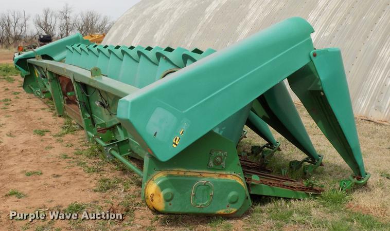 image for item DF4413 1994 John Deere 1293 corn head