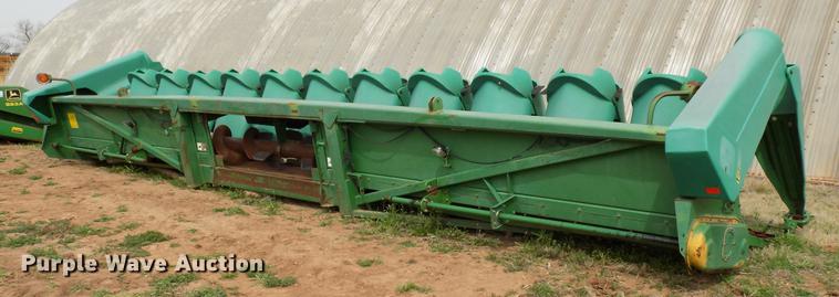 image for item DF4413 1994 John Deere 1293 corn head