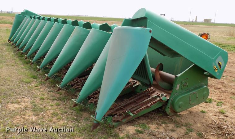 image for item DF4413 1994 John Deere 1293 corn head