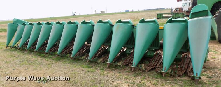 image for item DF4413 1994 John Deere 1293 corn head