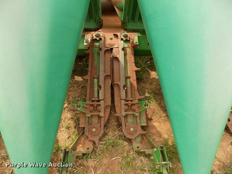 image for item DF4413 1994 John Deere 1293 corn head