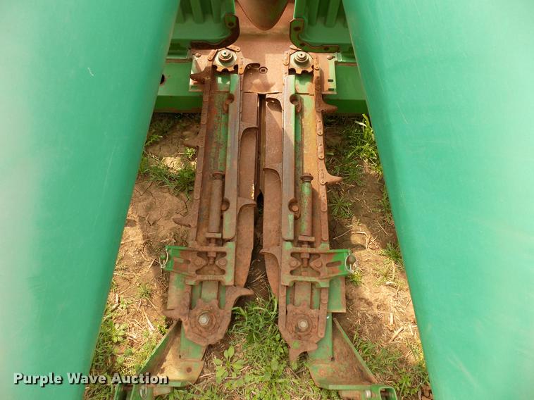 image for item DF4413 1994 John Deere 1293 corn head