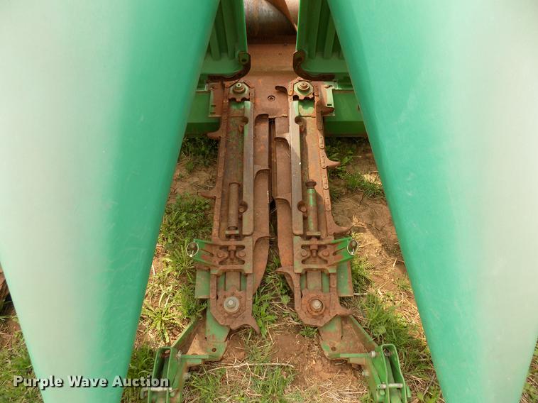 image for item DF4413 1994 John Deere 1293 corn head