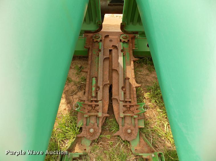 image for item DF4413 1994 John Deere 1293 corn head