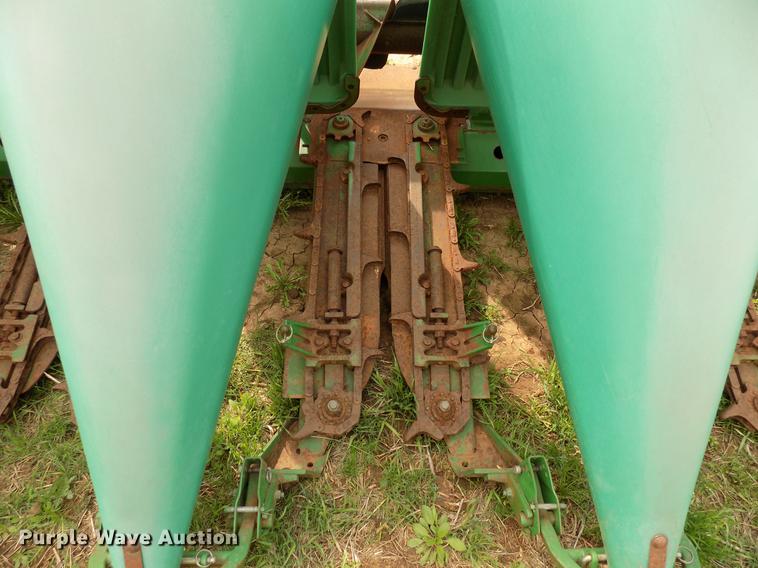 image for item DF4413 1994 John Deere 1293 corn head
