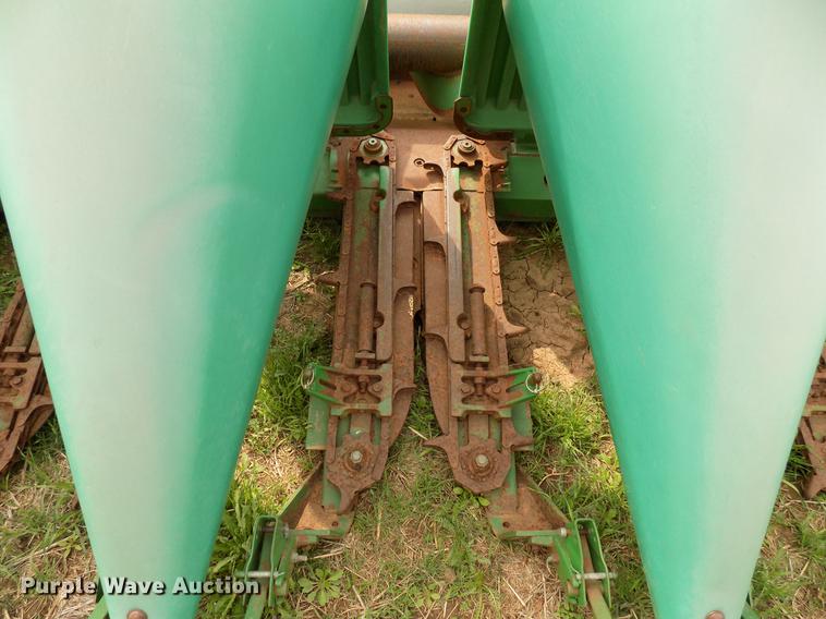 image for item DF4413 1994 John Deere 1293 corn head