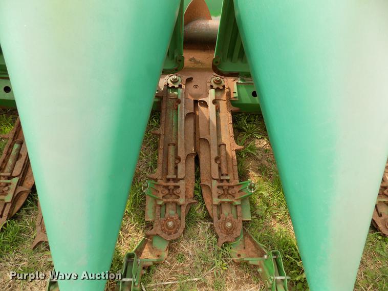 image for item DF4413 1994 John Deere 1293 corn head