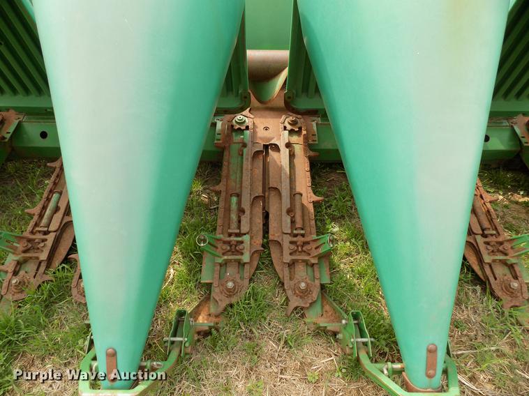 image for item DF4413 1994 John Deere 1293 corn head