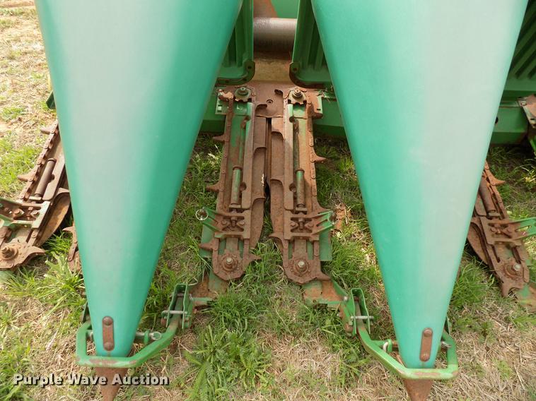 image for item DF4413 1994 John Deere 1293 corn head