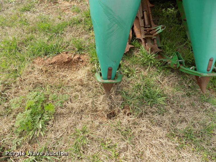 image for item DF4413 1994 John Deere 1293 corn head