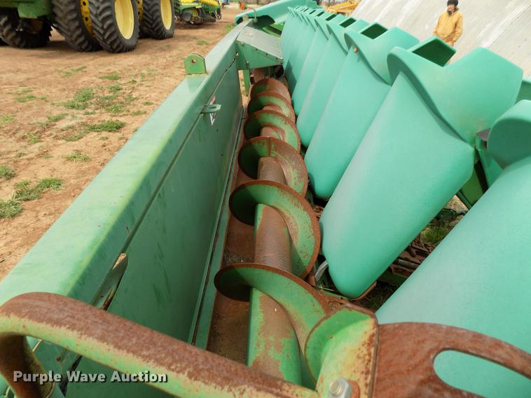 image for item DF4413 1994 John Deere 1293 corn head