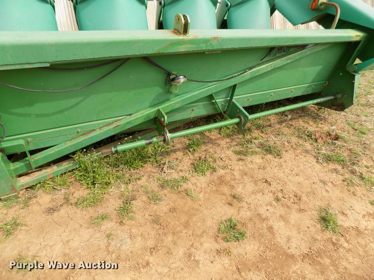 image for item DF4413 1994 John Deere 1293 corn head