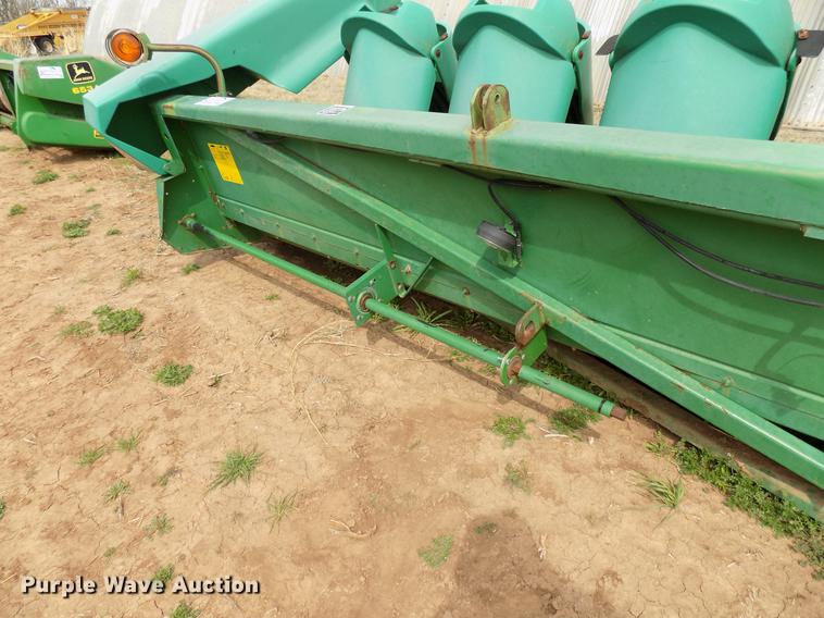 image for item DF4413 1994 John Deere 1293 corn head
