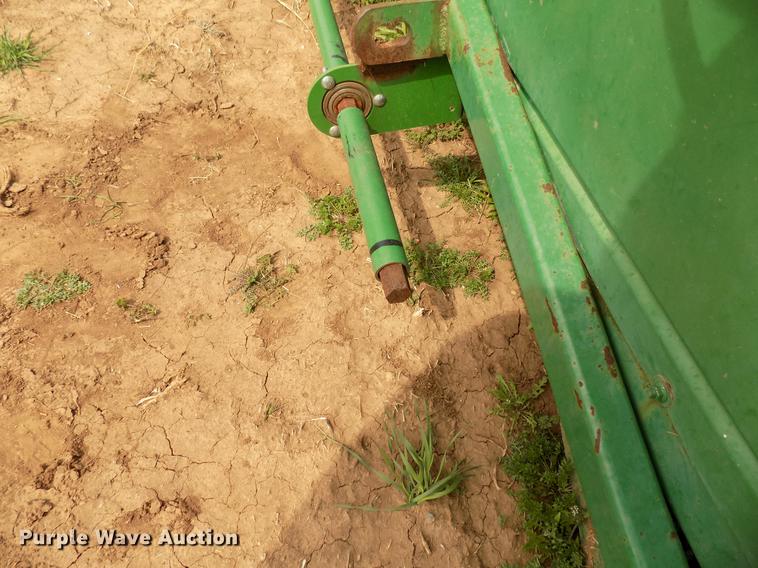 image for item DF4413 1994 John Deere 1293 corn head