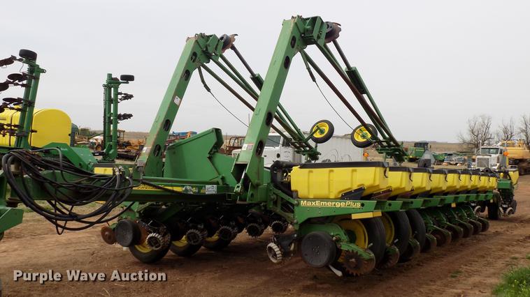 image for item DF4416 John Deere 1770 Max Emerge Plus planter