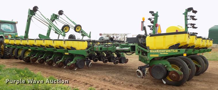image for item DF4416 John Deere 1770 Max Emerge Plus planter