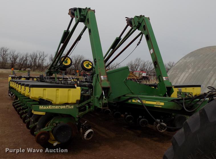 image for item DF4416 John Deere 1770 Max Emerge Plus planter
