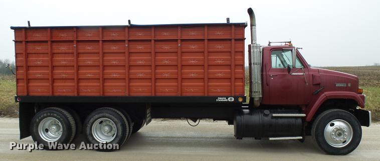 image for item DF7177 1988 GMC Brigadier grain truck