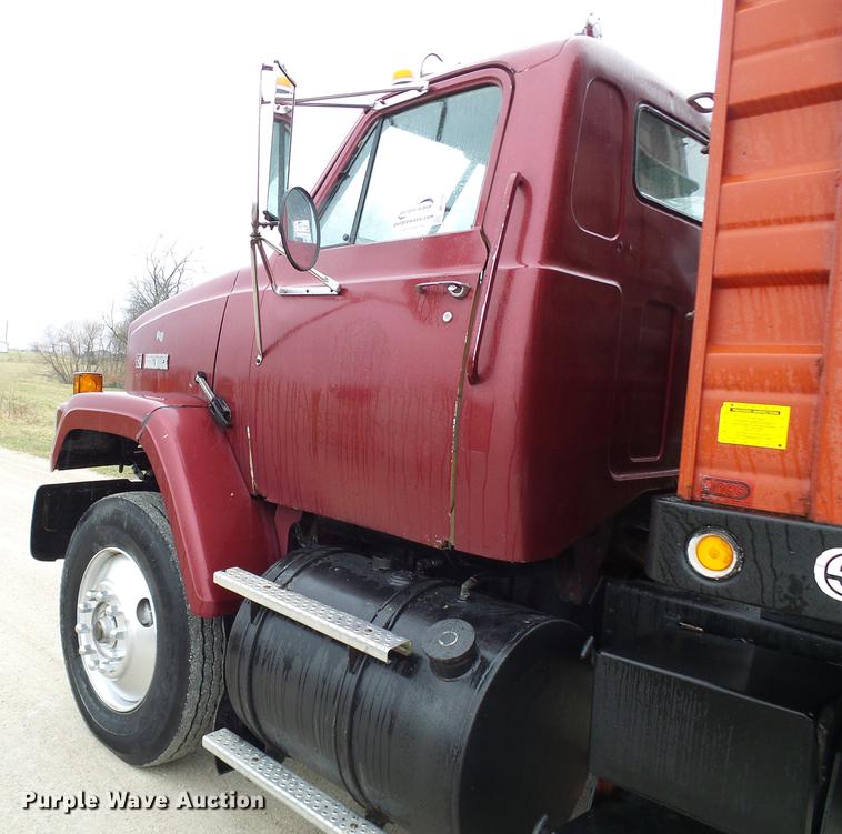 image for item DF7177 1988 GMC Brigadier grain truck
