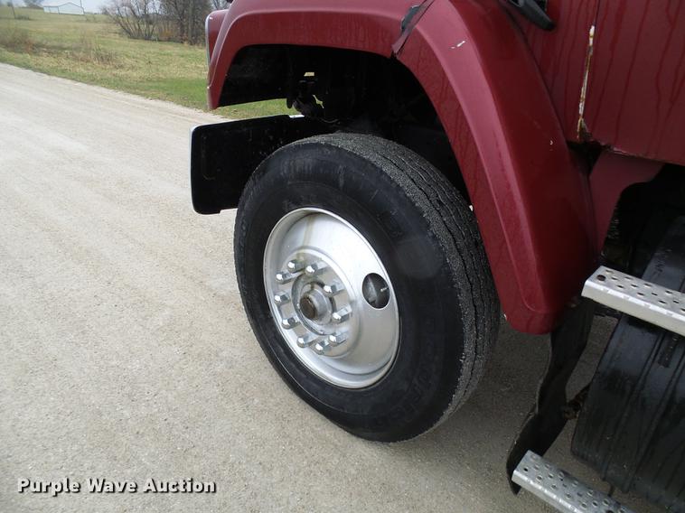 image for item DF7177 1988 GMC Brigadier grain truck