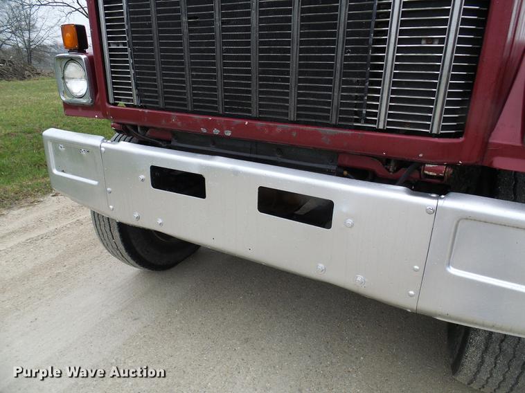 image for item DF7177 1988 GMC Brigadier grain truck