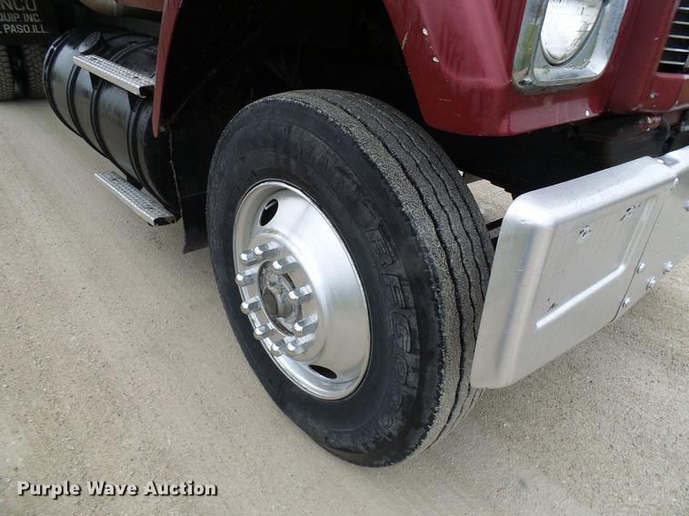 image for item DF7177 1988 GMC Brigadier grain truck