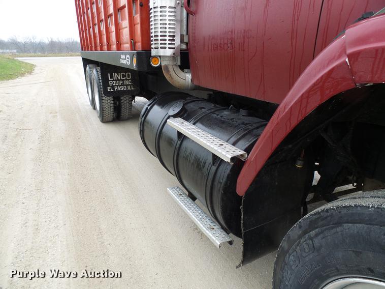 image for item DF7177 1988 GMC Brigadier grain truck