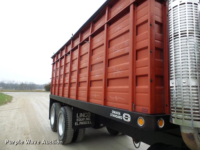 image for item DF7177 1988 GMC Brigadier grain truck